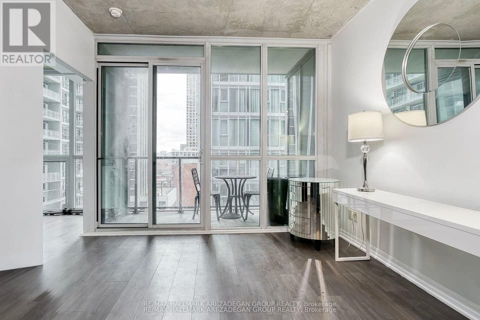 - 88 BLUE JAYS WAY, Toronto (Waterfront Communities), ON, M5V2G3