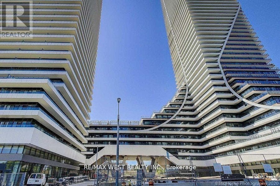 - 30 SHORE BREEZE DRIVE, Toronto (Mimico), ON, M8V0J1