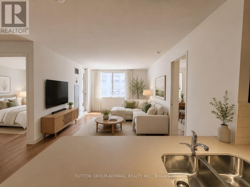 - 736 BAY STREET, Toronto (Bay Street Corridor), ON, M5G2M4
