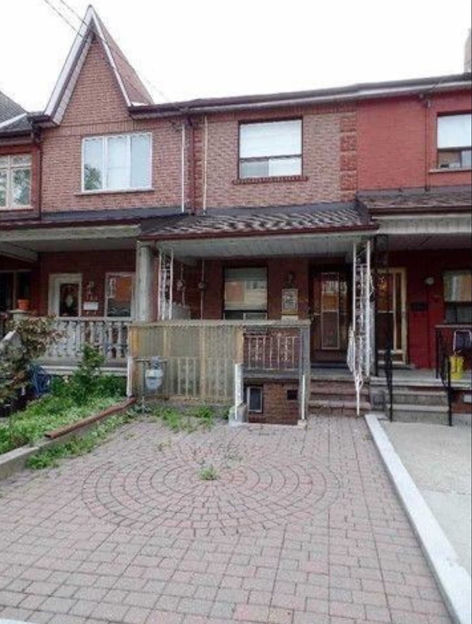 120 Montrose Ave, Toronto, ON M6J 2T7