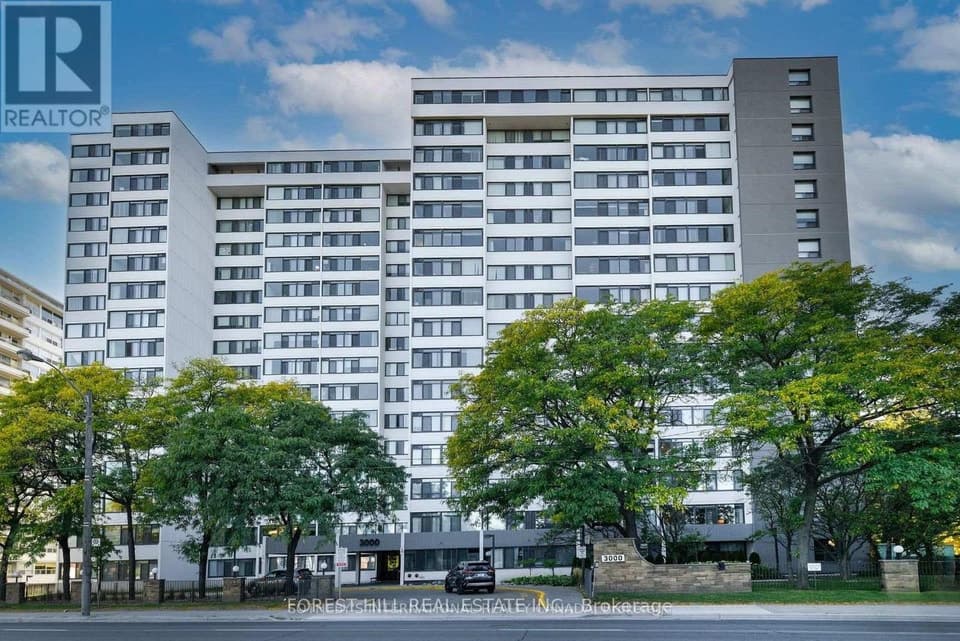 - 3000 BATHURST STREET, Toronto (Englemount-Lawrence), ON, M6B3B4