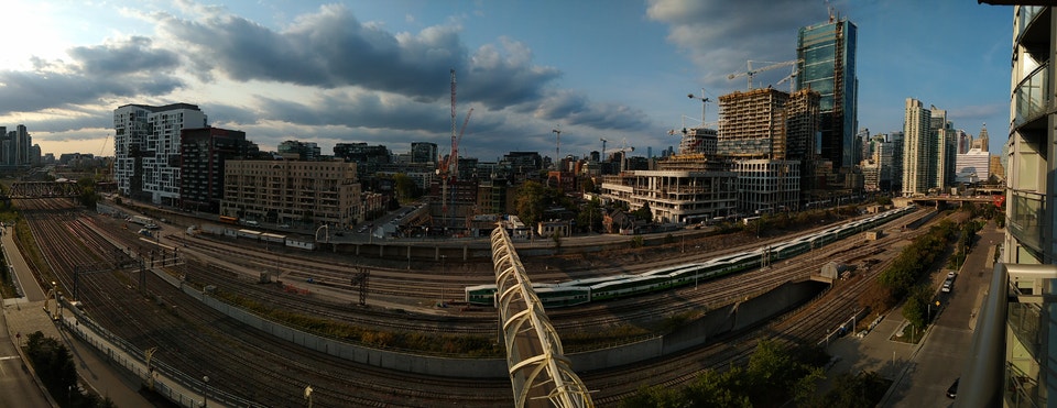 Toronto, ON M5V