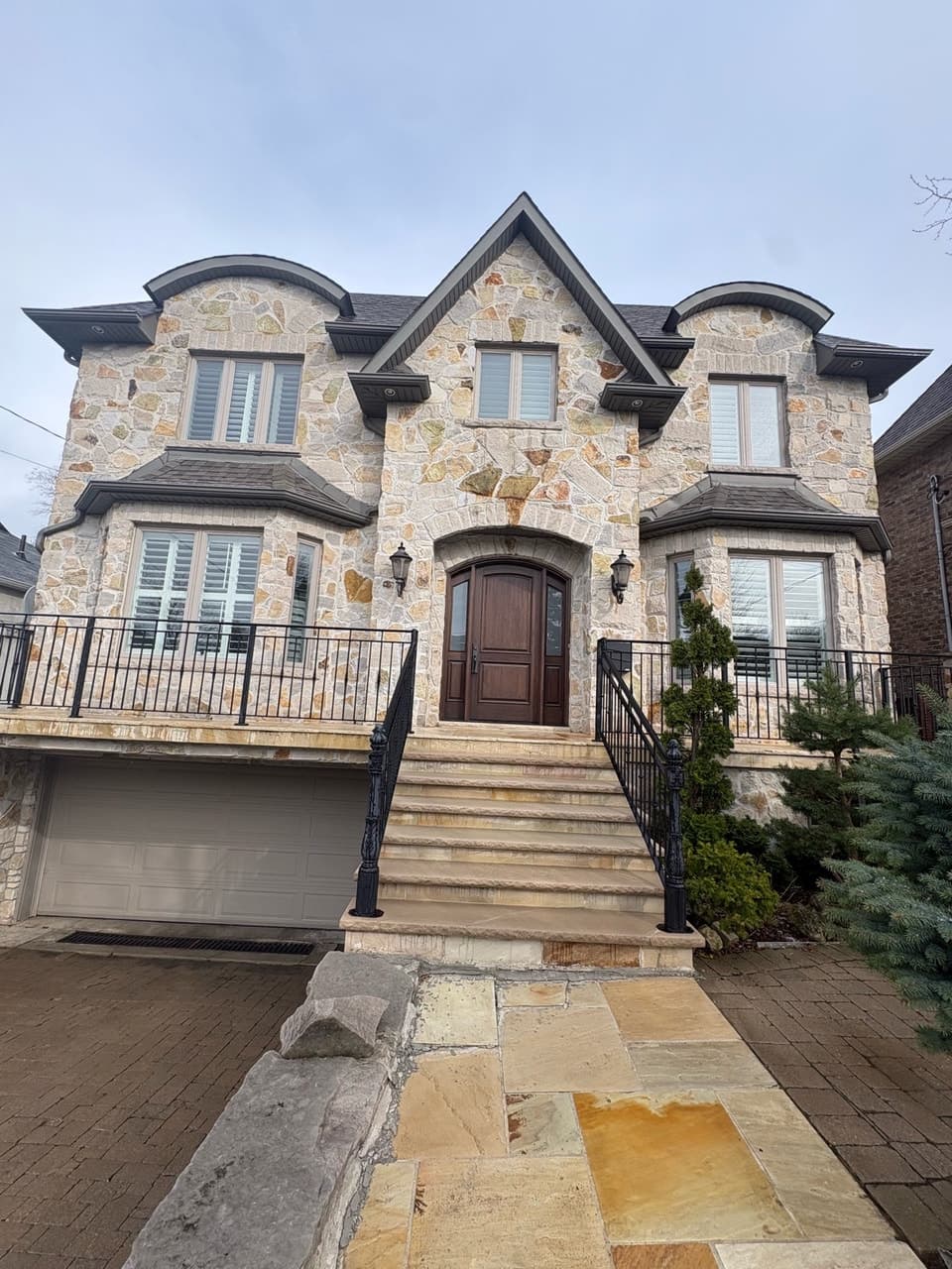 Roberta Dr, North York, ON M6A