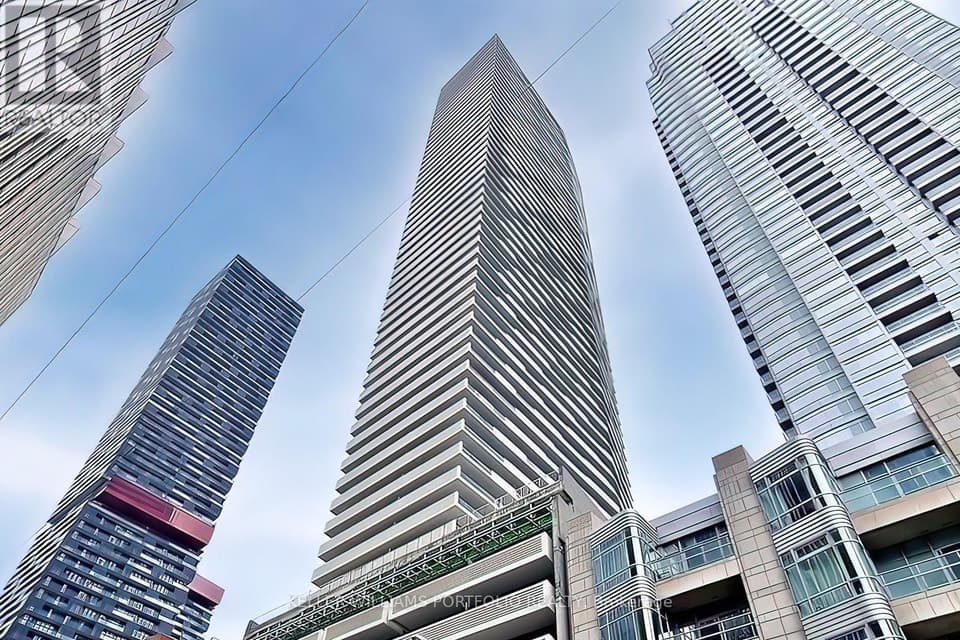 - 2221 YONGE STREET, Toronto (Mount Pleasant West), ON, M4S2B4