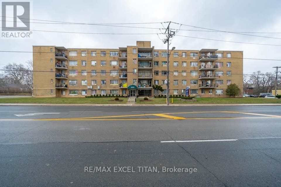 - 2895 BATHURST STREET, Toronto (Bedford Park-Nortown), ON, M6H3A8