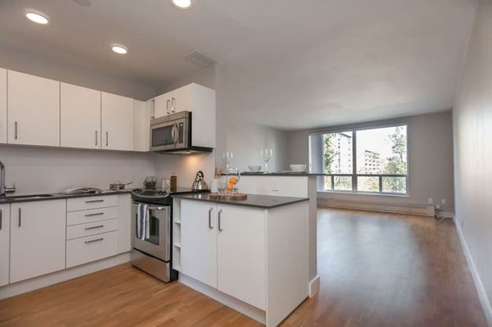 2400 Bathurst Street, Toronto, ON, M6B 2Y7