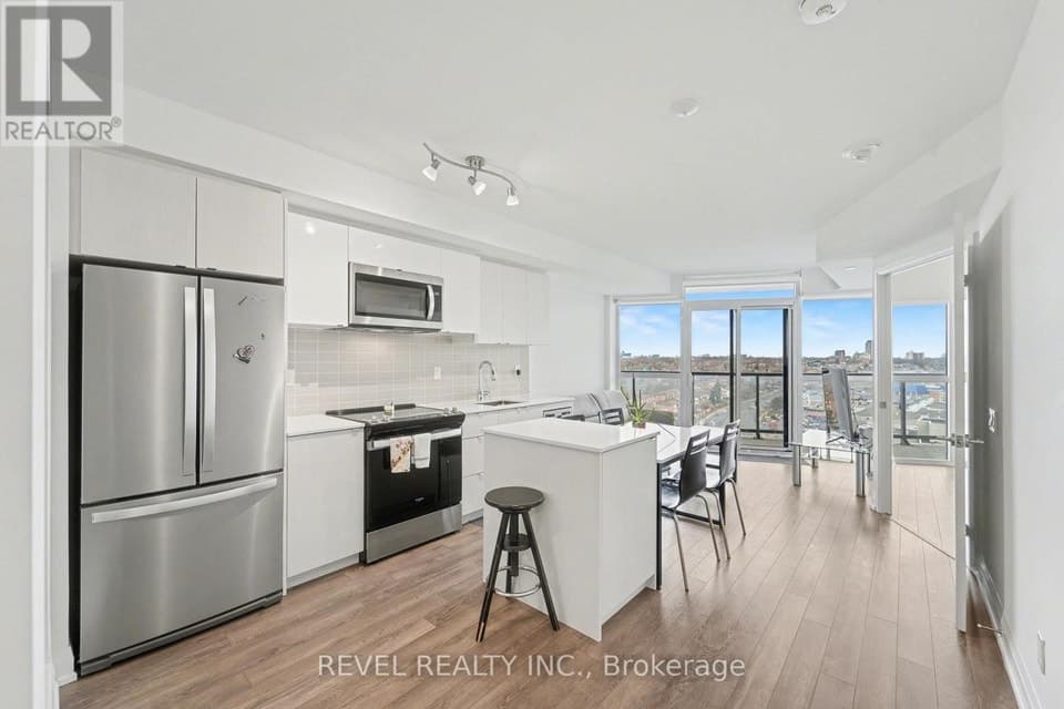 - 1461 LAWRENCE AVENUE E, Toronto (Brookhaven-Amesbury), ON, M6L0A6