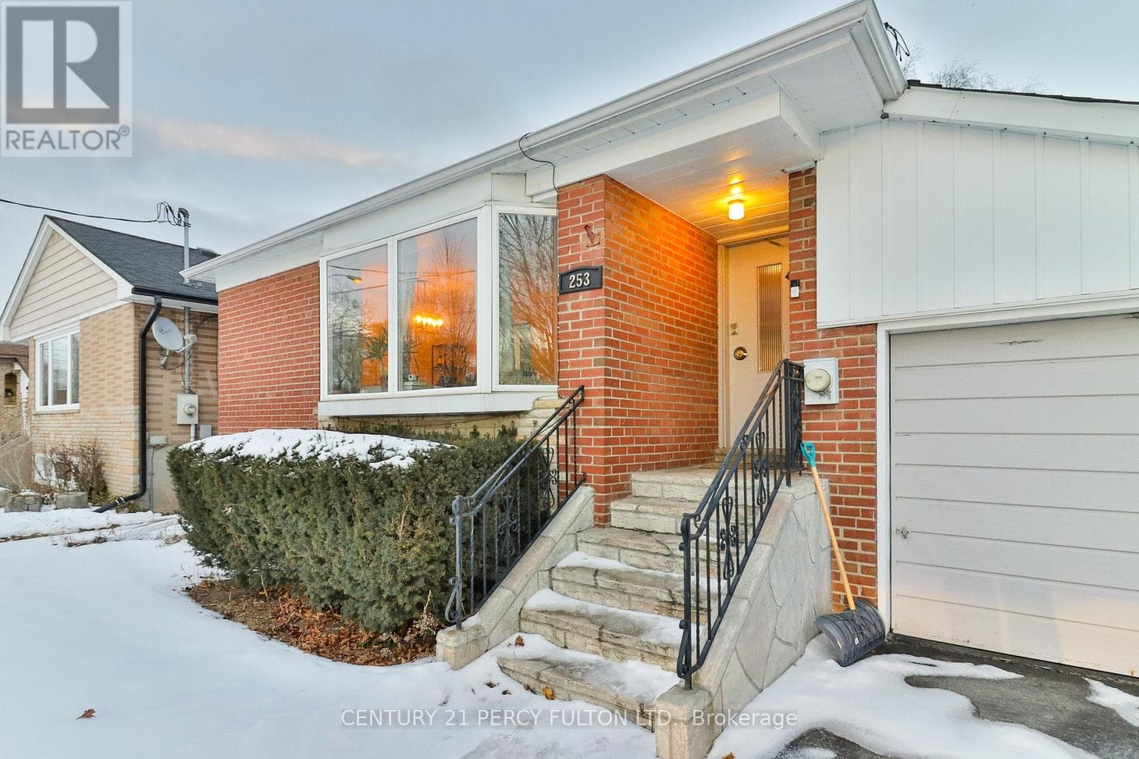 253 CHINE DRIVE|Toronto (Cliffcrest), Ontario M1M2L6