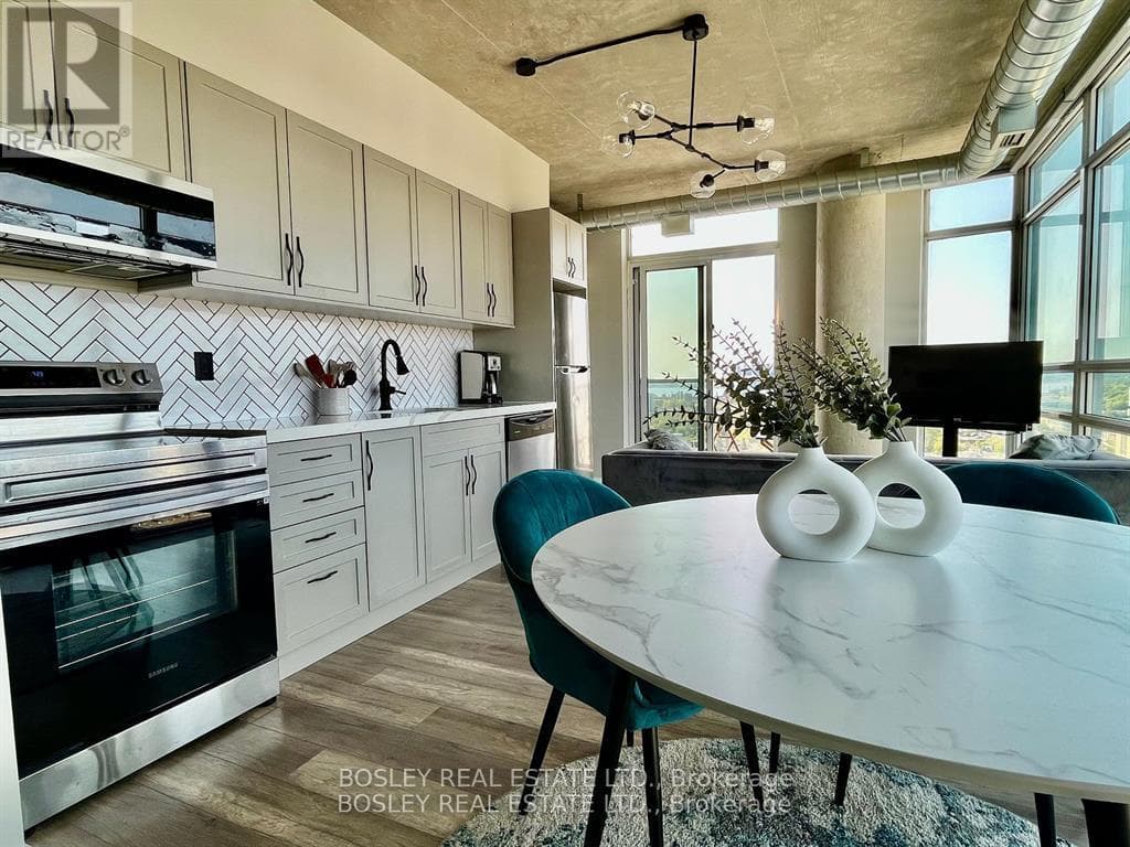 2002 - 150 SUDBURY STREET|Toronto (Little Portugal), Ontario M6J3S8