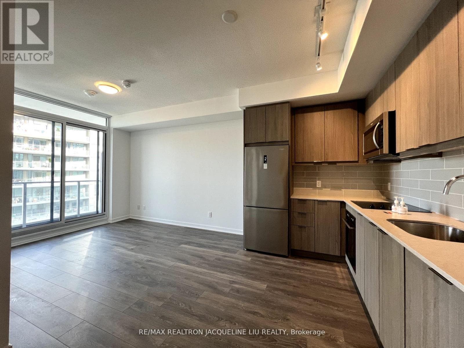 2010 - 38 FOREST MANOR ROAD|Toronto (Henry Farm), Ontario M2J1M1