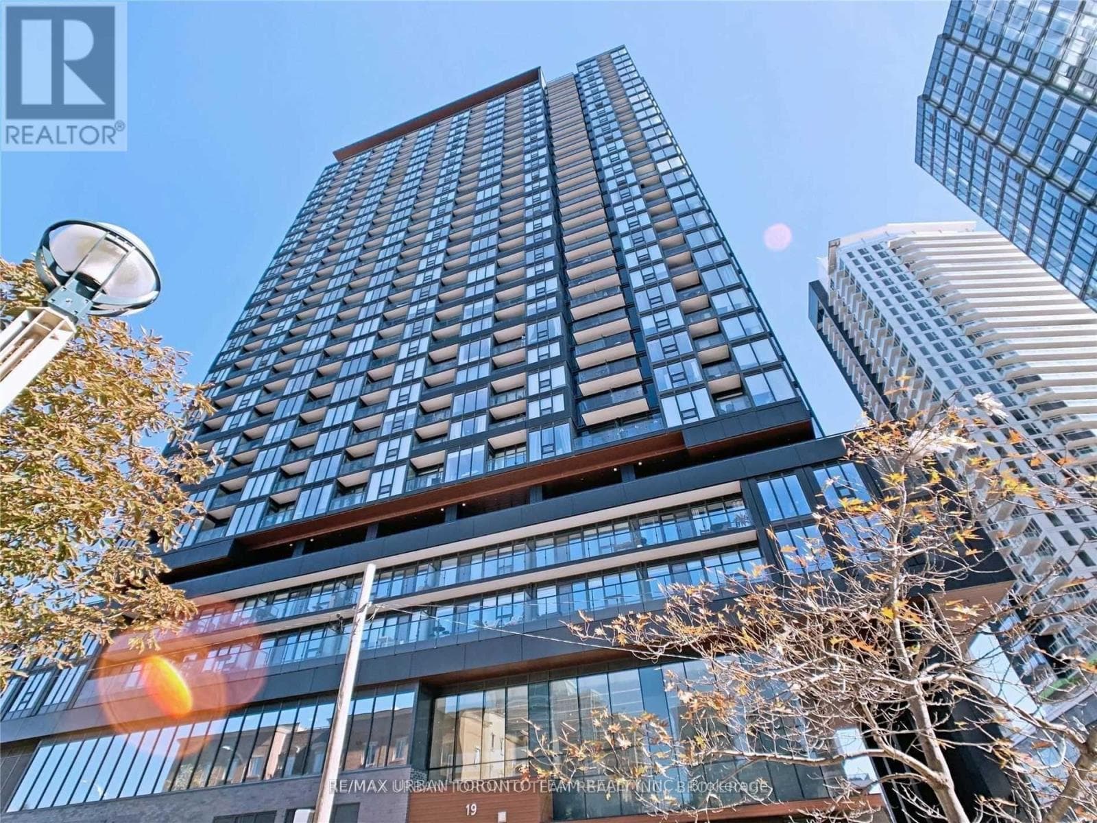 2007 - 19 WESTERN BATTERY ROAD|Toronto (Niagara), Ontario M6K3S4