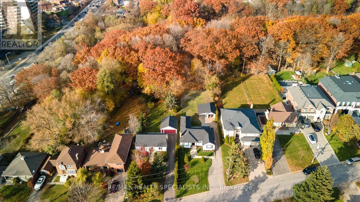 76 NORTH PARK DRIVE, TORONTO (MAPLE LEAF), ON M6L 1K2