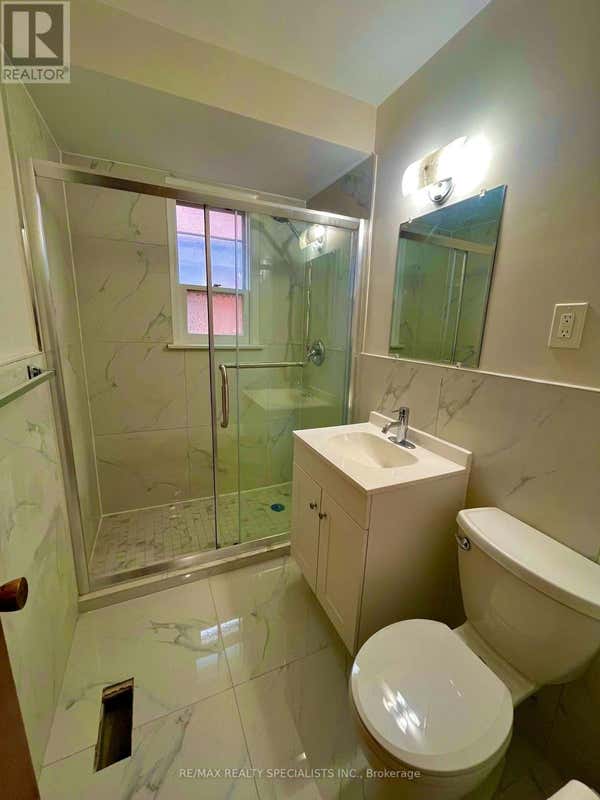 ROOM B - 66 AUGUST AVENUE, TORONTO (OAKRIDGE), ON M1L 3N2