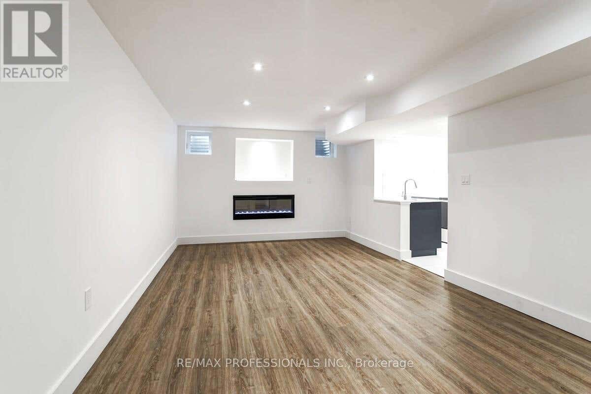 LOWER - 7 VANCHO CRESCENT S, TORONTO (EDENBRIDGE-HUMBER VALLEY), ON M9A 4Z1
