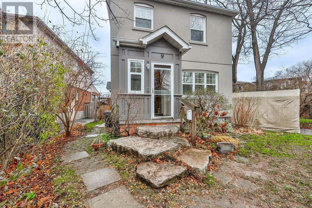9 HILO ROAD, TORONTO (LONG BRANCH), ON M8W 1L8