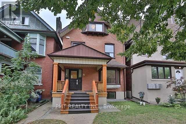UPPER - 7 HARVARD AVENUE, TORONTO (RONCESVALLES), ON M6R 1C5