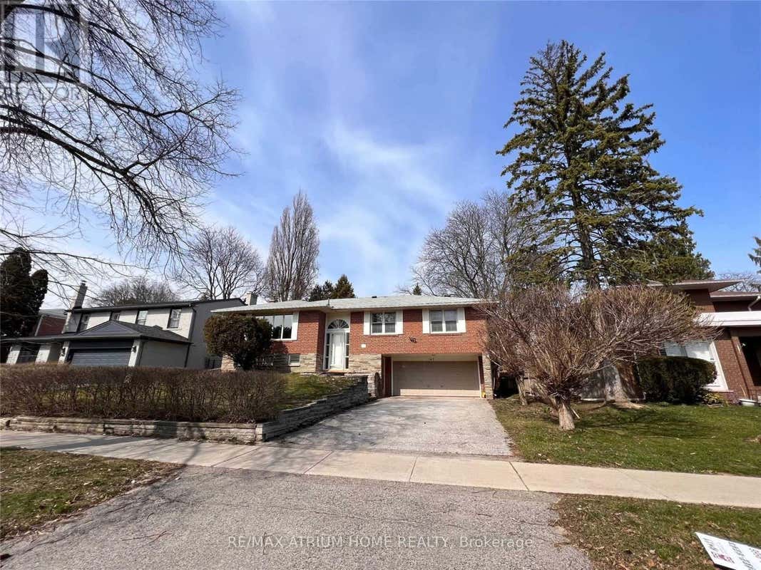 145 FENN AVENUE, TORONTO (ST. ANDREW-WINDFIELDS), ON M2P 1X8