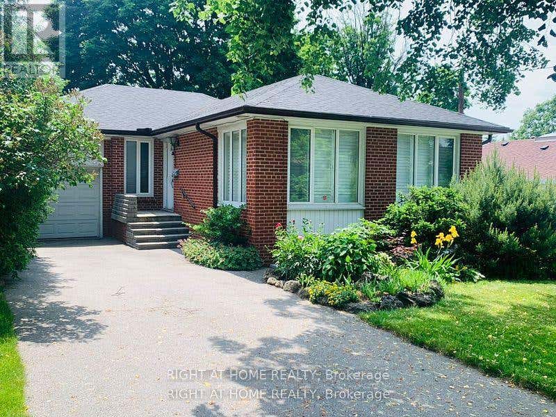 23 FENELON DRIVE, TORONTO (PARKWOODS-DONALDA), ON M3A 3K2