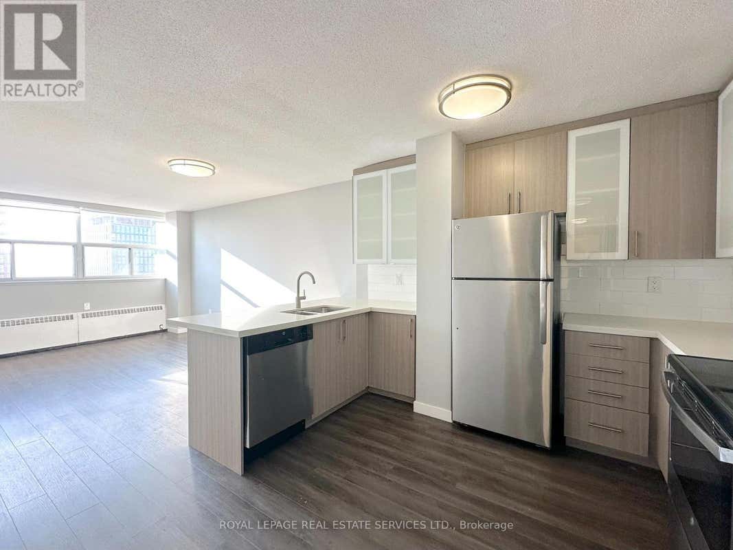 2109 - 2575 DANFORTH AVENUE, TORONTO (EAST END-DANFORTH), ON M4C 1L5