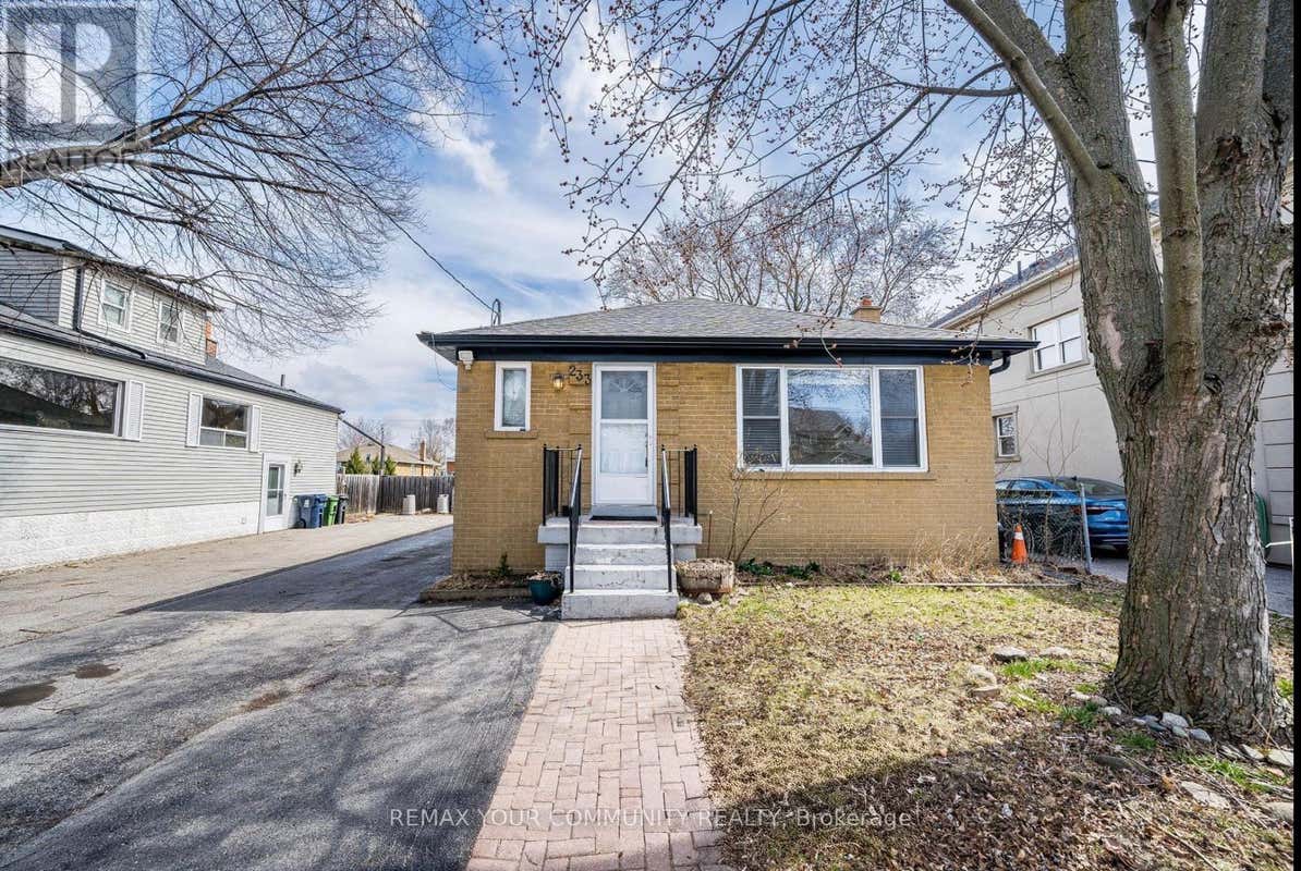 UPPER - 233 BETA STREET, TORONTO (ALDERWOOD), ON M8W 4H7
