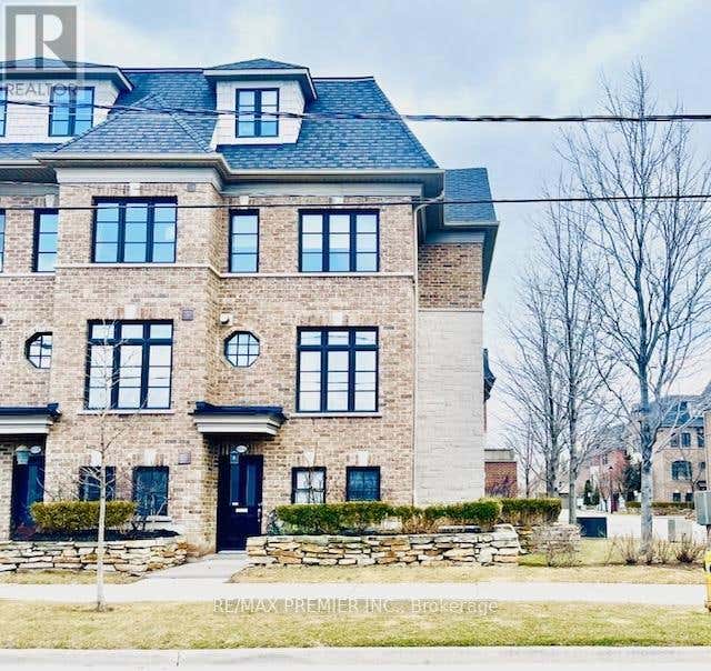 835A OXFORD STREET, TORONTO (MIMICO), ON M8Z 0B3