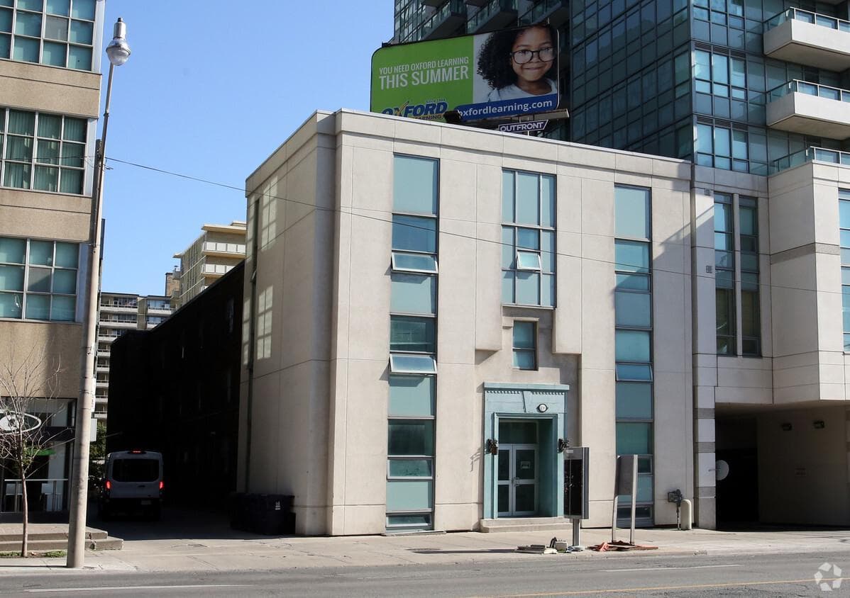 196 Eglinton Avenue East
