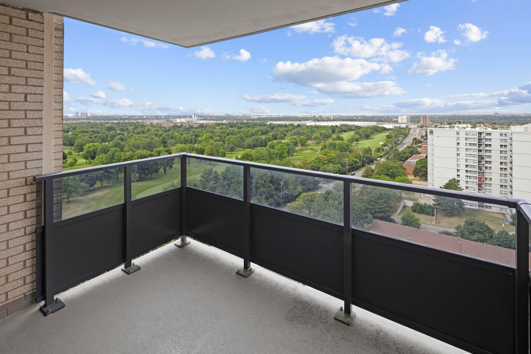 2000 Sheppard Avenue West