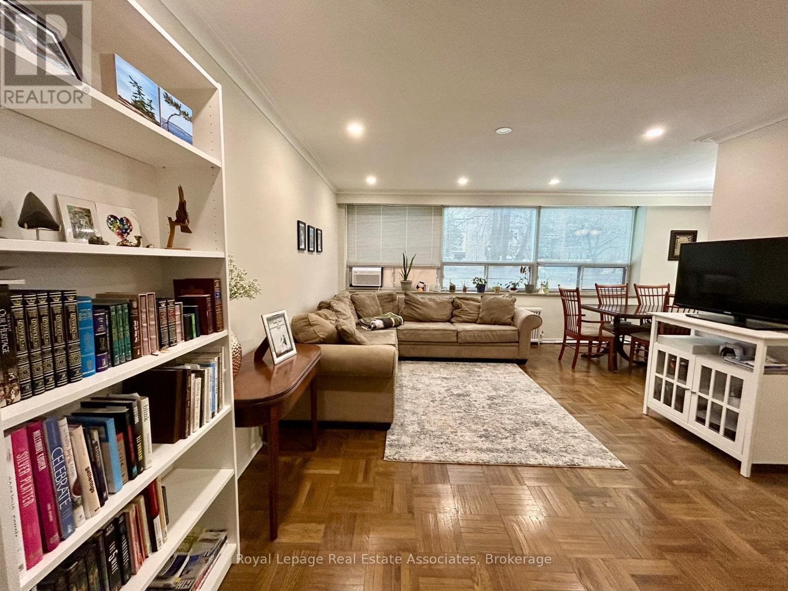 6 Meadowbrook Road
