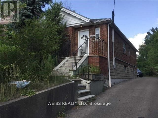 2925 Bathurst Street