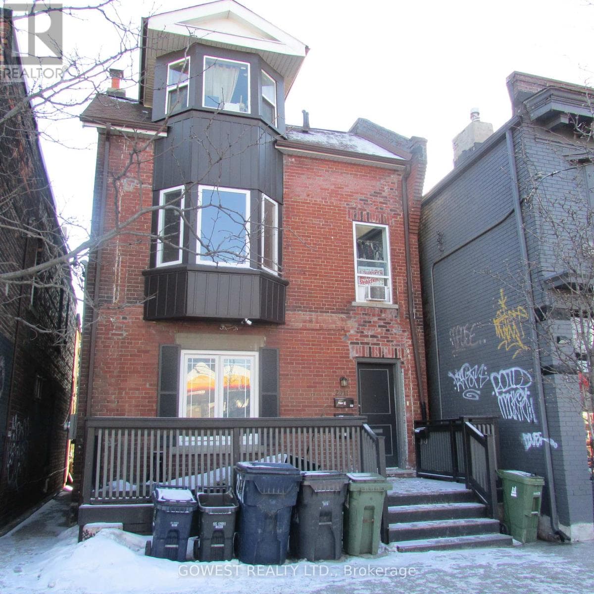 2011 Dundas Street