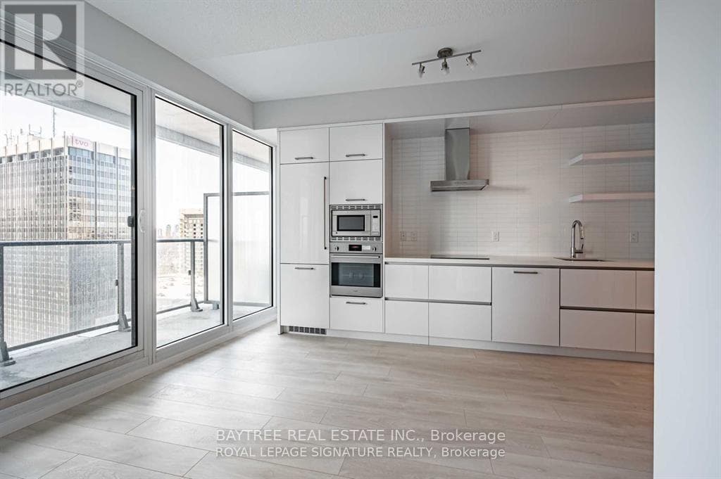 2221 Yonge Street