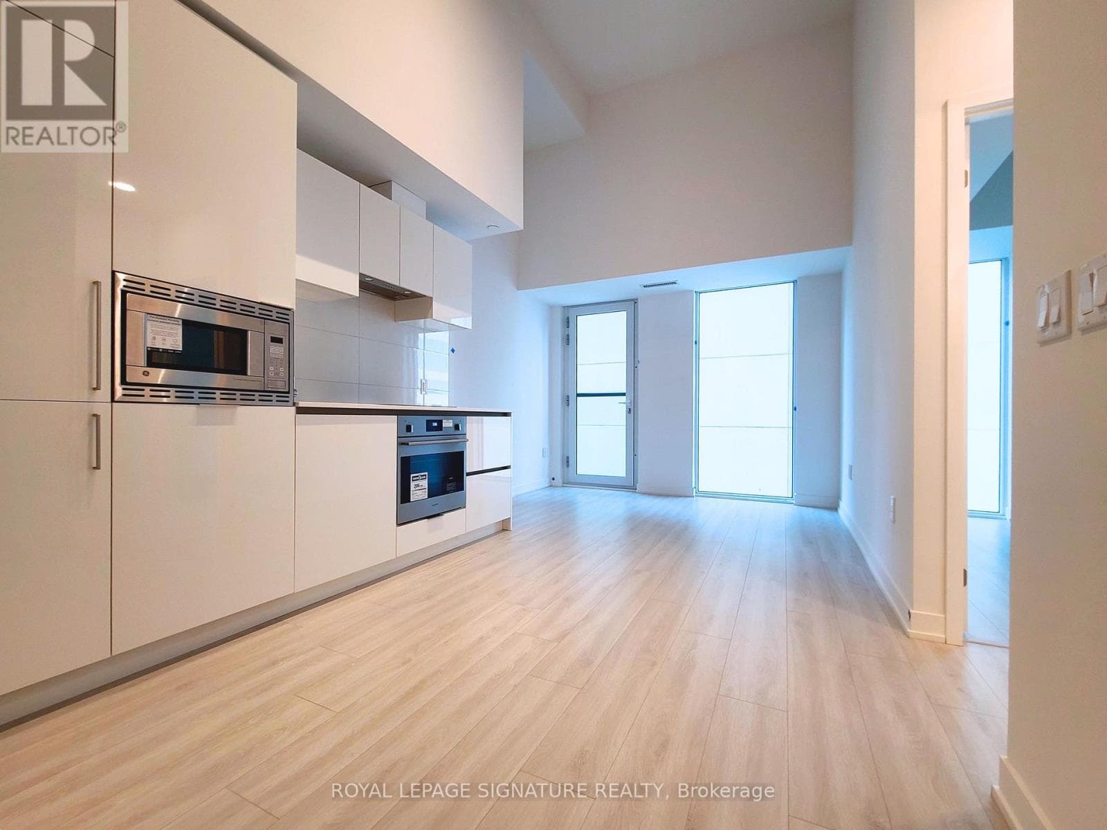 238 Simcoe Street
