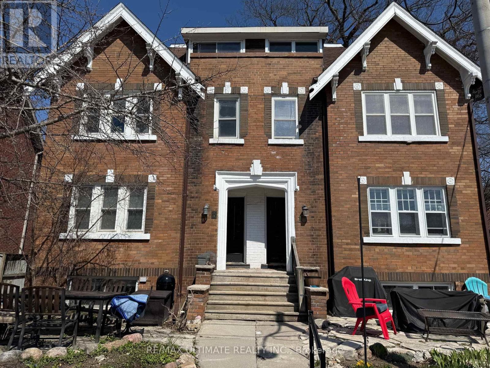 8 Avion Avenue