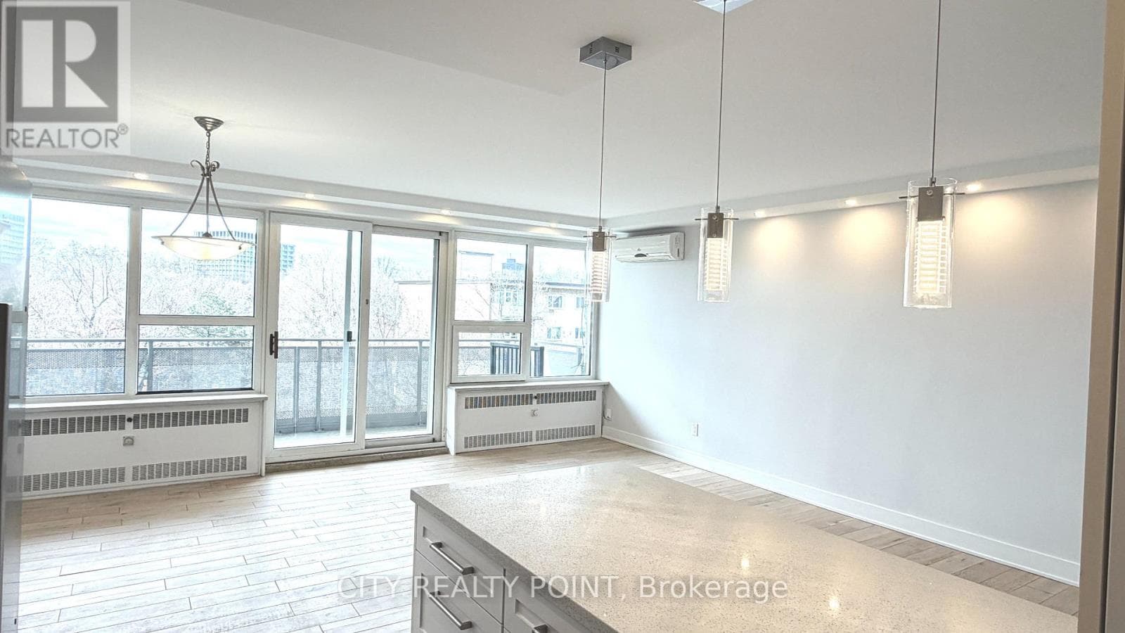 10 Shallmar Boulevard