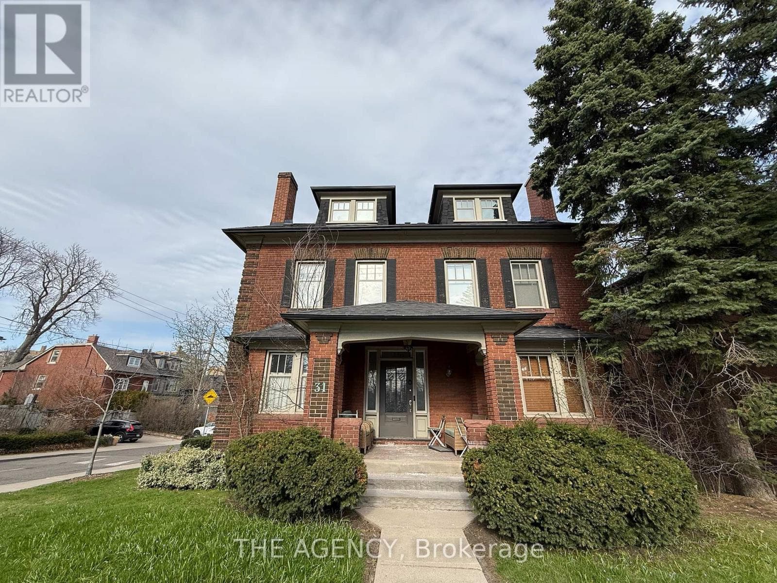 31 Oriole Parkway