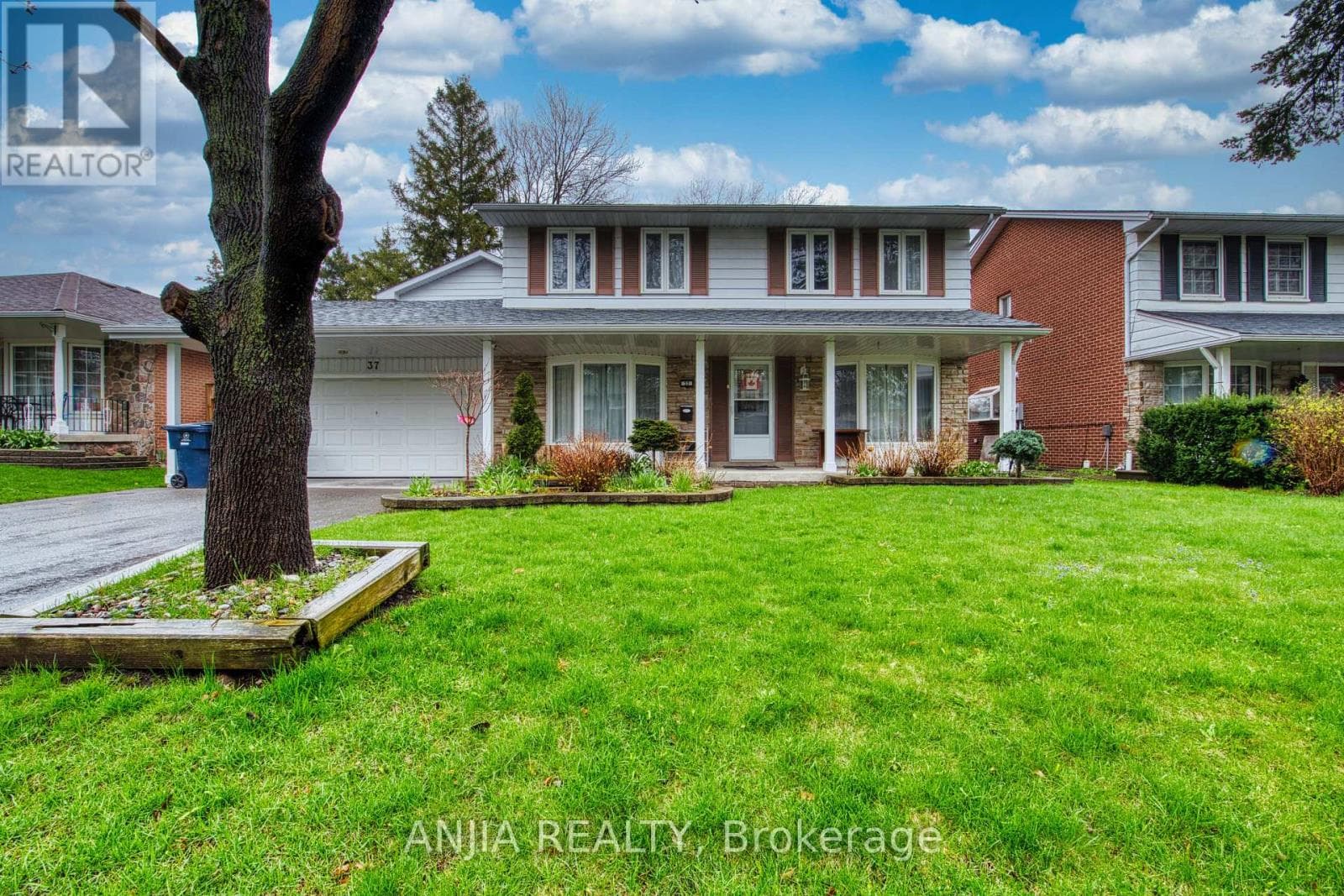 37 Allangrove Crescent