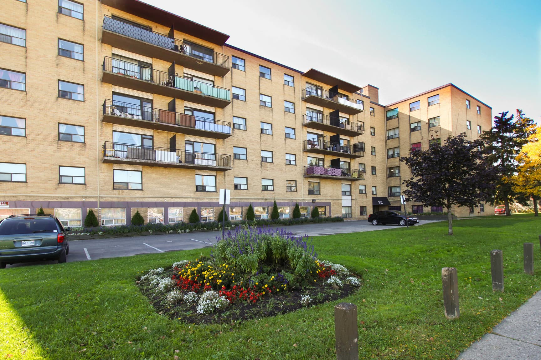 521 Finch Avenue West